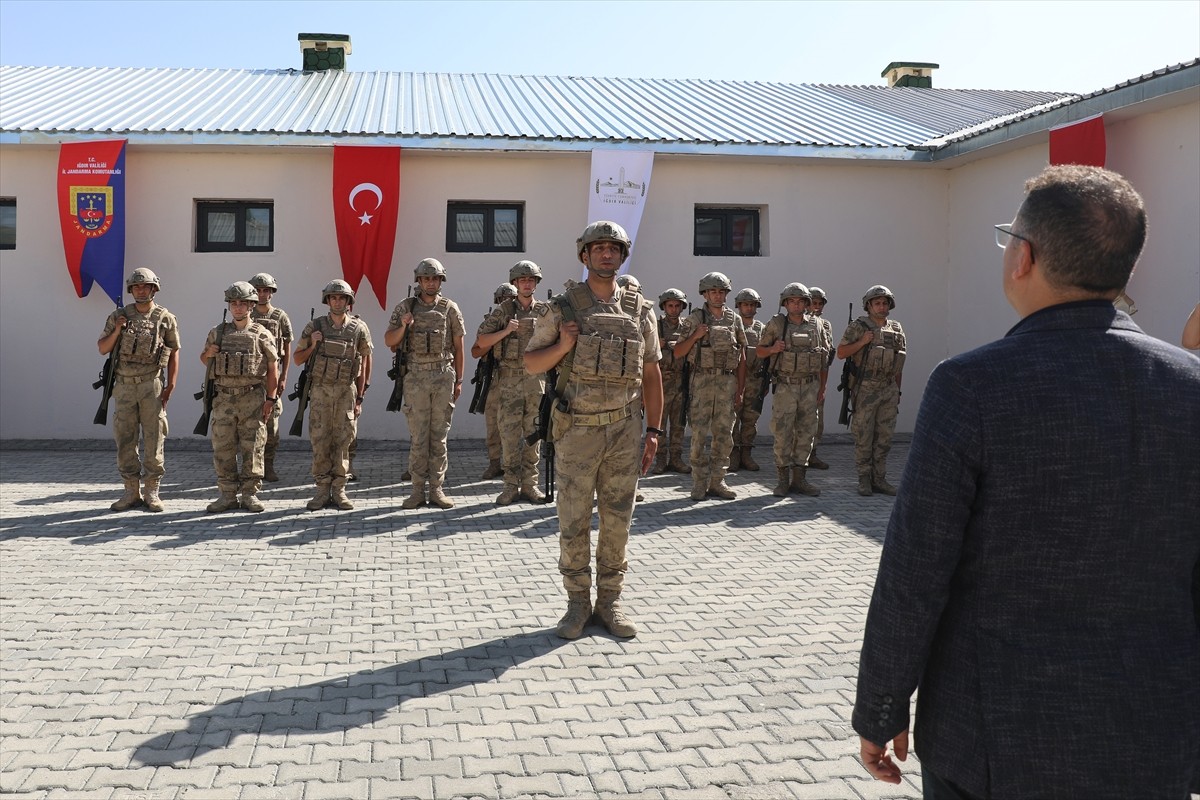 Iğdır Valisi Ercan Turan, bakım ve yenileme çalışmaları tamamlanan Canderviş Karakolu’nu ziyaret...