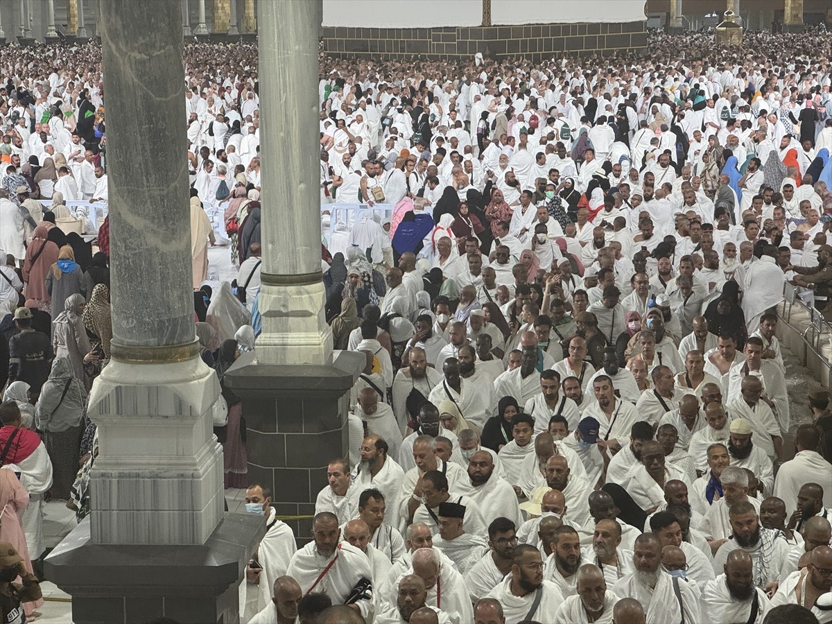 İlk kafilenin 9 Mayıs'ta yola çıkmasıyla başlayan hacı adaylarının mübarek topraklara yolculuğu...