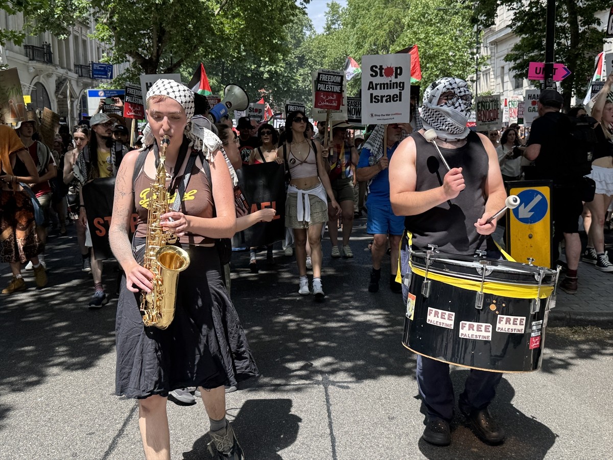 İngiltere'nin başkenti Londra'da on binlerce Filistin destekçisi, İsrail'in Gazze ve İran...