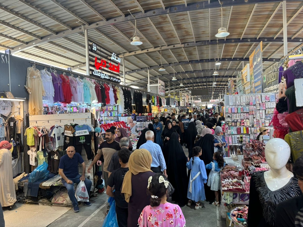 Irak'ın Kerkük kentinde Kurban Bayramı hazırlıkları kapsamında çarşılar hareketliliğe sahne...