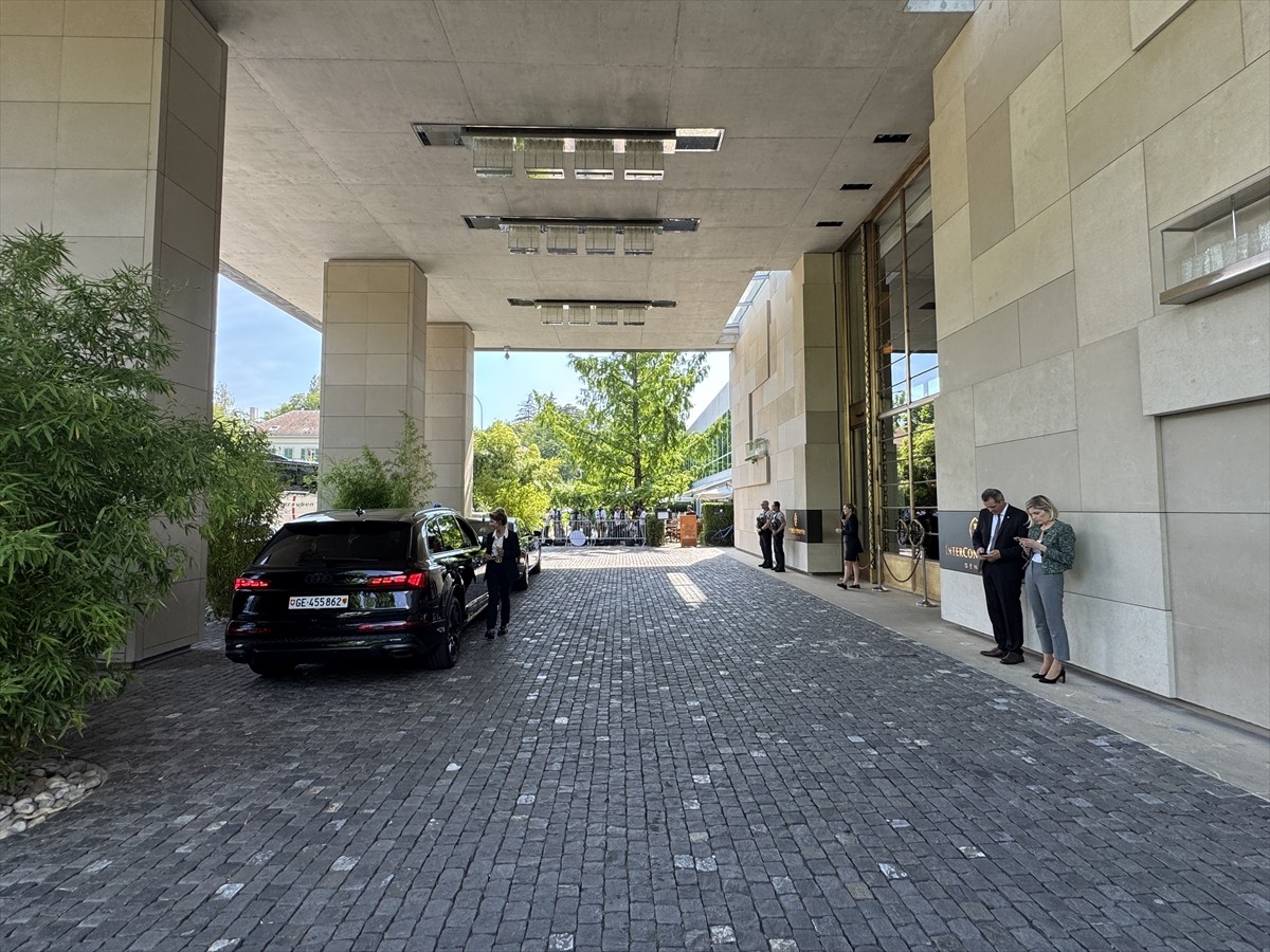 İran ile Almanya, Fransa ve İngiltere arasındaki üst düzey katılımlı toplantı Cenevre'de başladı....