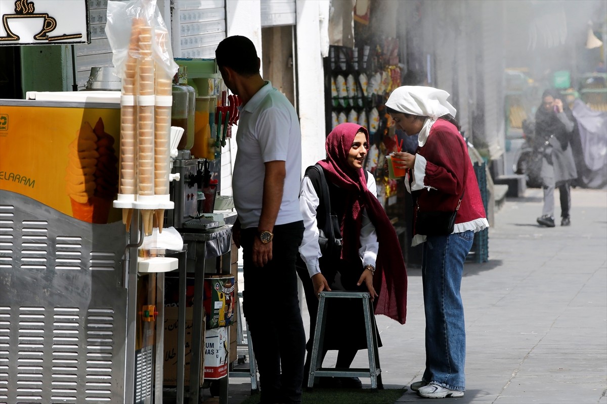İran’ın başkenti Tahran’da, üç gün önce başlayan normalleşme süreci artık belirgin şekilde...