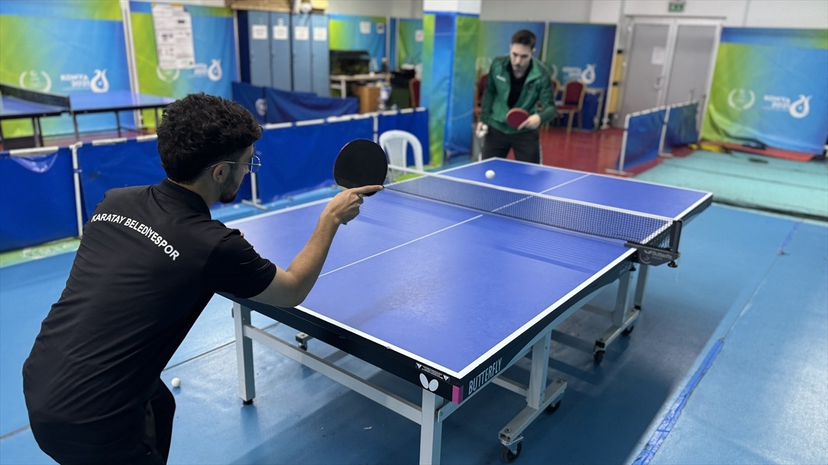 İşitme engelli milli masa tenisi oyuncusu Necmettin Şamil Yiğit, kısa süre önce trafik kazasında...