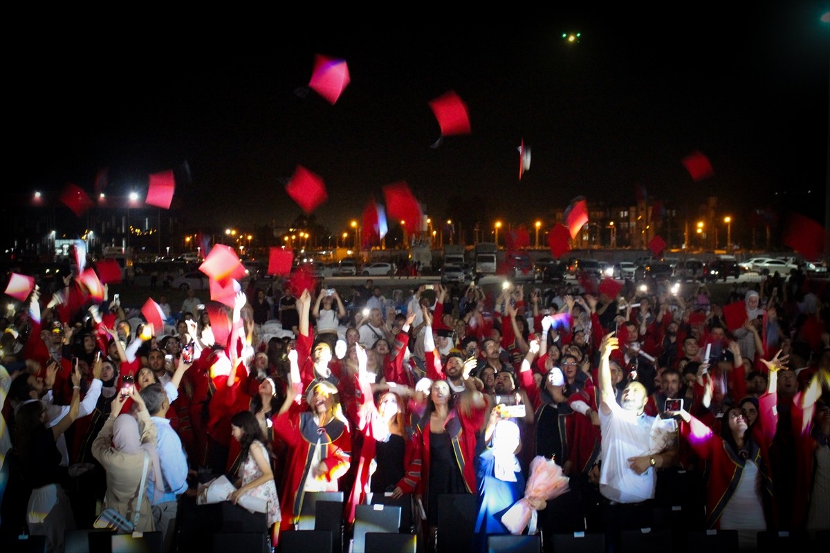 İskenderun Teknik Üniversitesinde (İSTE) mezuniyet heyecanı yaşandı.