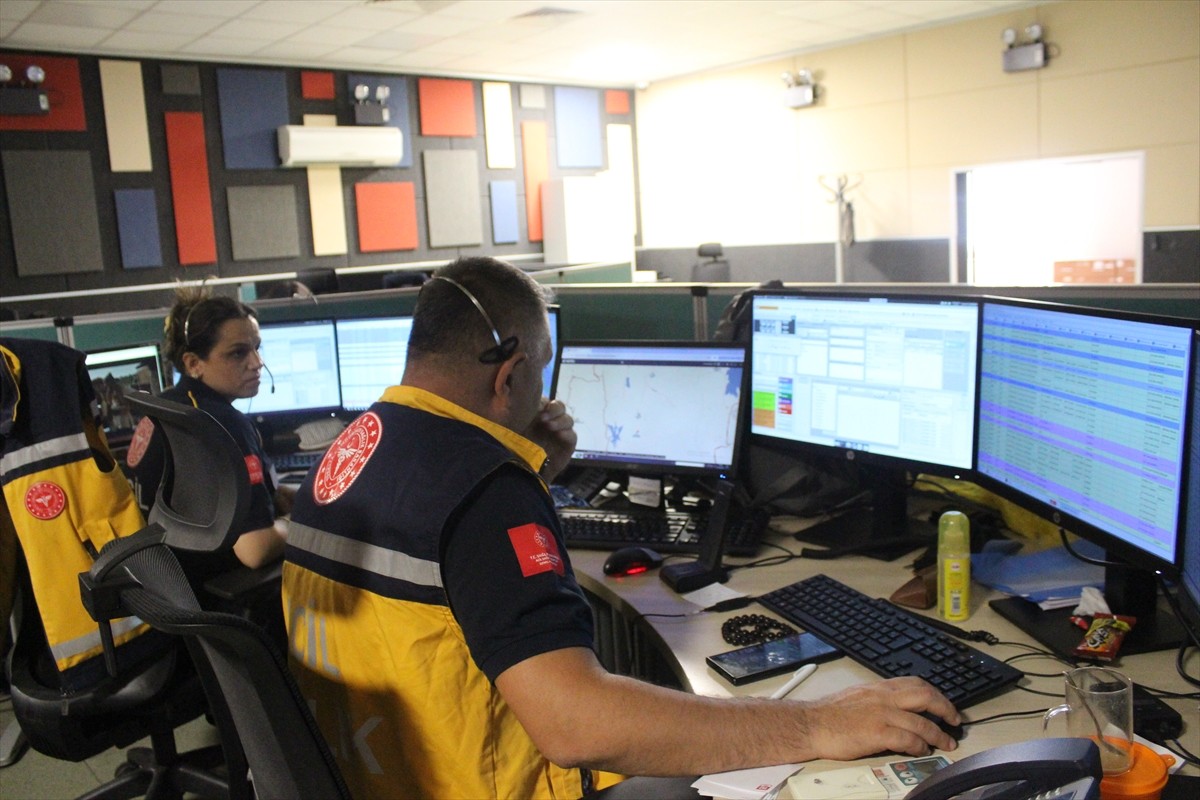 Isparta 112 Acil Çağrı Merkezi'ne yapılan 145 bin 386 çağrıdan yüzde 64'ünün asılsız olduğu...