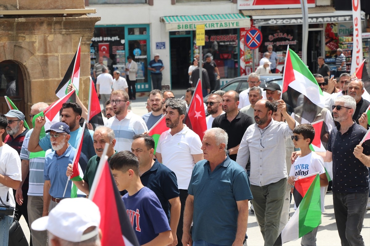 İsrail'in Gazze'ye insani yardım ulaştırmak amacıyla yola çıkan sivil "Madleen" gemisine...