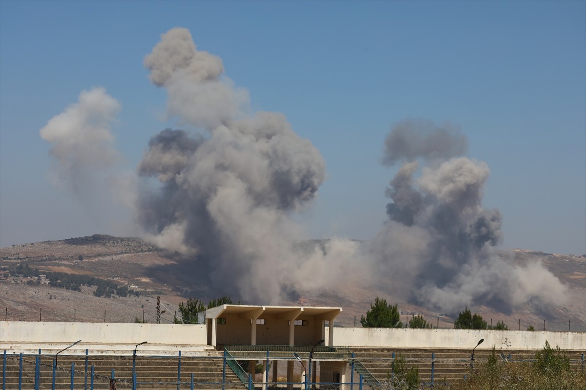 İsrail’e ait savaş uçakları, Lübnan’ın güneyindeki Nabatiye kenti kırsalına yönelik geniş çaplı...