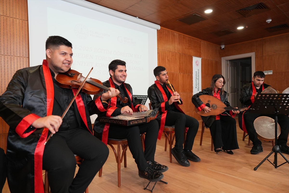 İstanbul'da 2021 yılında açılan Türk müziği okulu Beyoğlu Mustafa Kandıralı Güzel Sanatlar Lisesi...