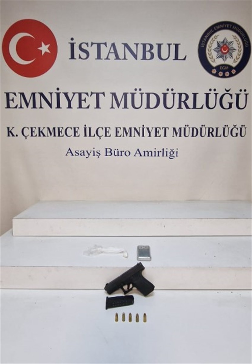 İstanbul'da, 5 şüphelinin gözaltına alındığı uyuşturucu operasyonunda, çeşitli türlerde 6 kilo 662...