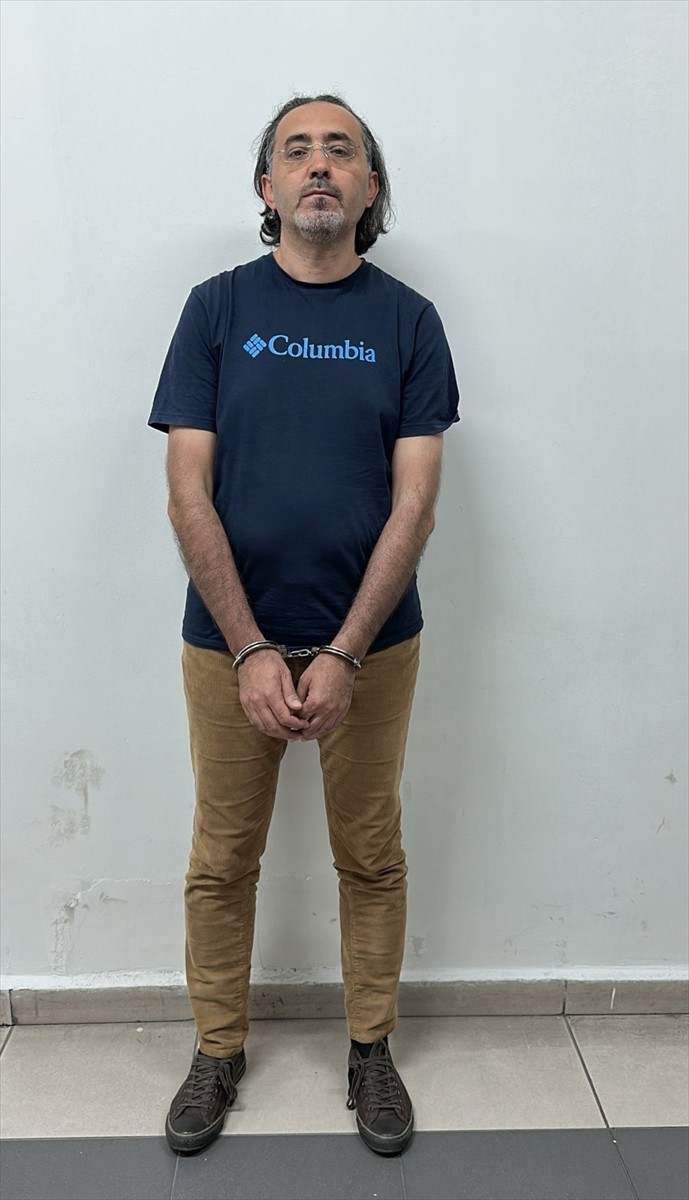 İstanbul'da düzenlenen operasyonda, Fetullahçı Terör Örgütü (FETÖ) kapsamında 7 yıldır aranan...