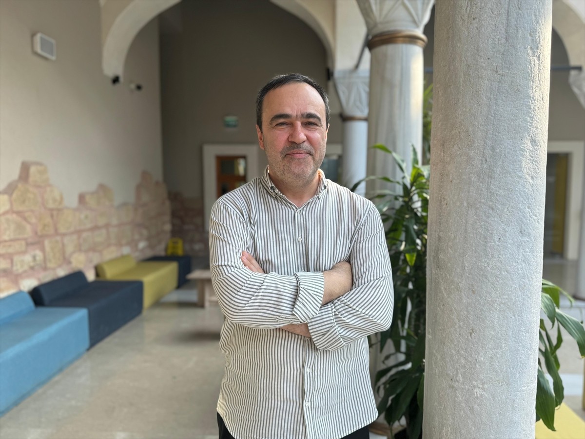 İstanbul Medeniyet Üniversitesi Öğretim Üyesi Prof. Dr. Lütfi Arslan, AA muhabirine açıklamalarda...