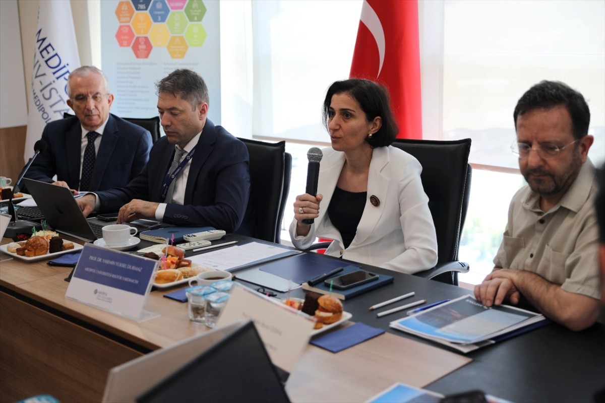 İstanbul Medipol Üniversitesi'nde düzenlenen "Yükseköğretimde Sınırları Aşmak: Uluslararası...