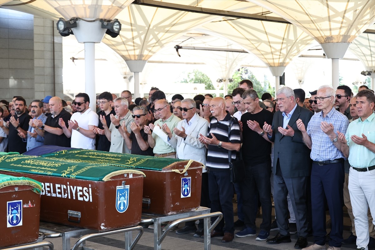 İYİ Parti Genel Başkanı Müsavat Dervişoğlu, hayatını kaybeden ilkokul öğretmeni Sevil Şeker'in...