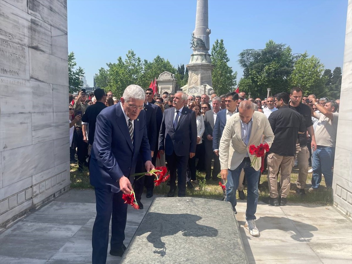 İYİ Parti Genel Başkanı Müsavat Dervişoğlu (sol 3), Osmanlı sadrazamlarından Talat Paşa'nın...