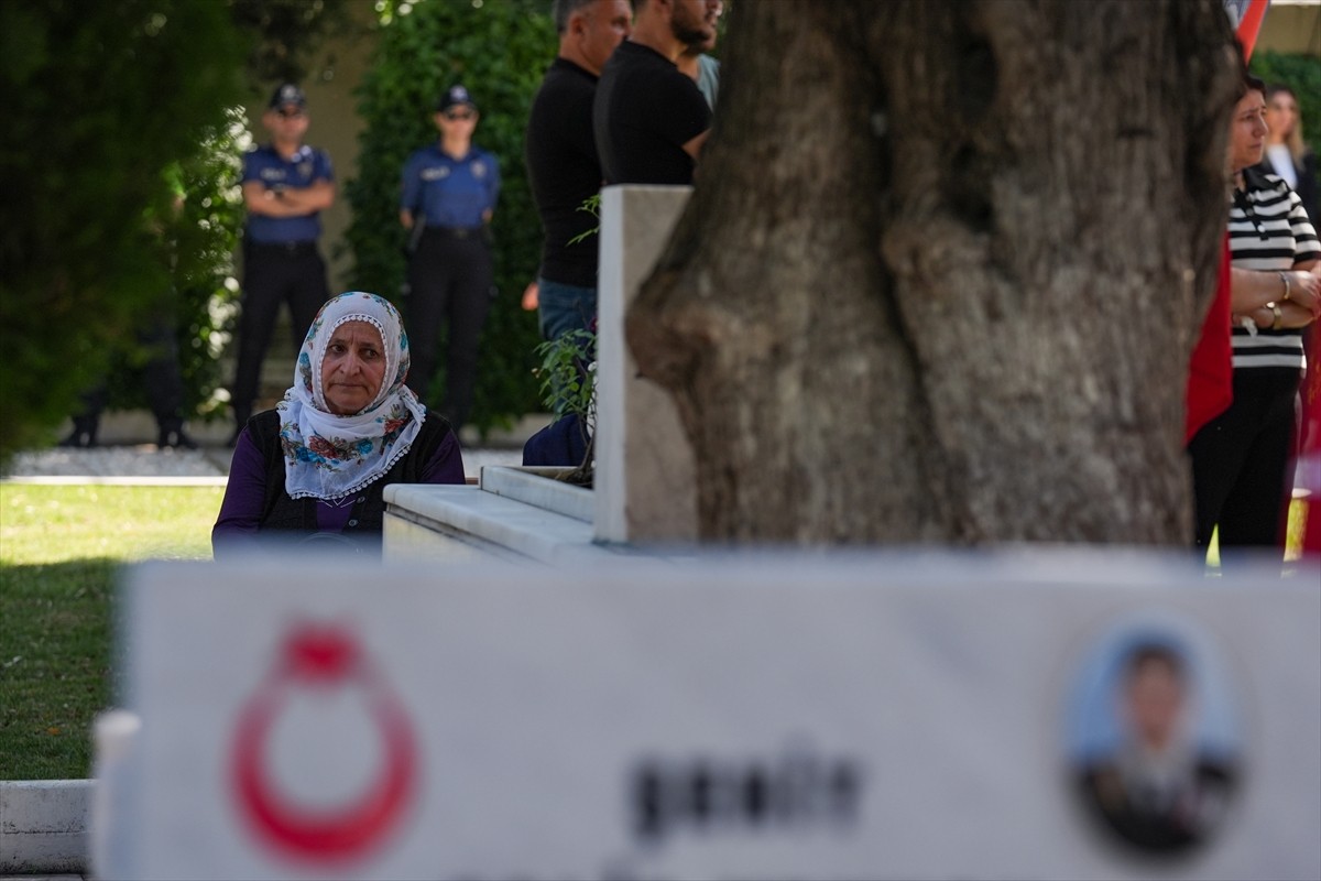 İzmir'de şehit aileleri ve emniyet mensupları, Kurban Bayramı öncesinde Işıkkent Polis...