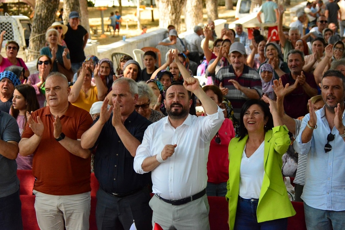 İzmir'in Ödemiş ilçesinde belediyenin ev sahipliğinde "Davut Dede Şenliği"...