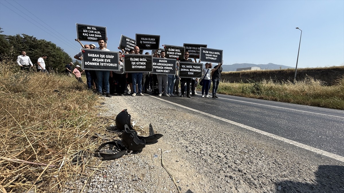 İzmir'in Tire ilçesinde organize sanayi bölgesinde çalışan bazı işçiler, trafik kazasında hayatını...