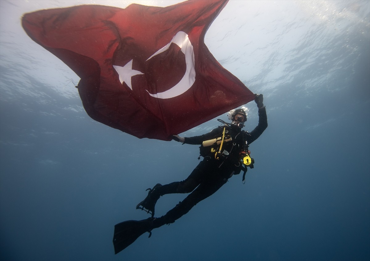 İzmir İl Jandarma Komutanlığı Sualtı Arama Kurtarma (SAK) timleri, jandarma teşkilatının 186'ncı...
