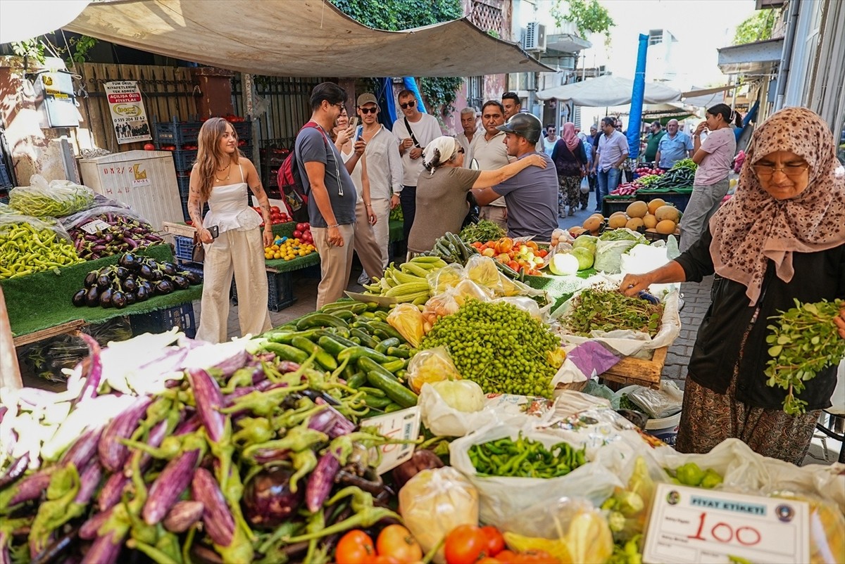 İzmir Valiliği tarafından düzenlenen Efeler Yolu Gastronomi Günleri kapsamında ünlü şefler...