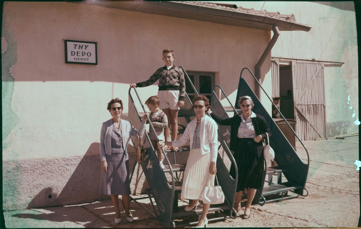 İzmirli Levanten Romano ailesinin gündelik yaşam ve sosyal tarihe ışık tutan fotoğraf arşivinden...