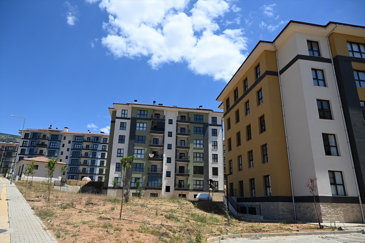 Kahramanmaraş merkezli 6 Şubat 2023'teki depremlerde evleri yıkılan depremzedeler, Kurban...