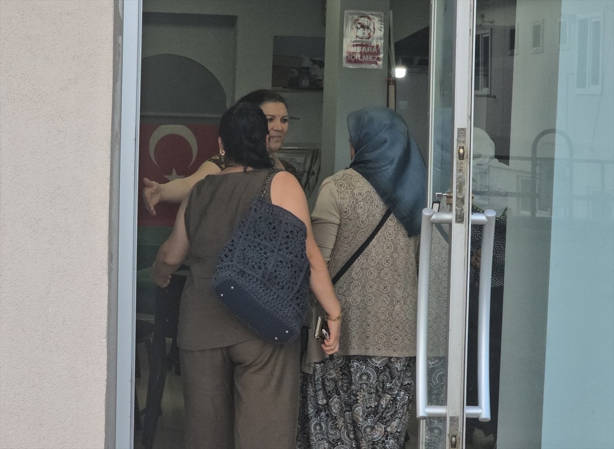 Karabük'te kıraathane işleten bir çift, mahalledeki sosyal aktivite alanının azlığına dikkati...