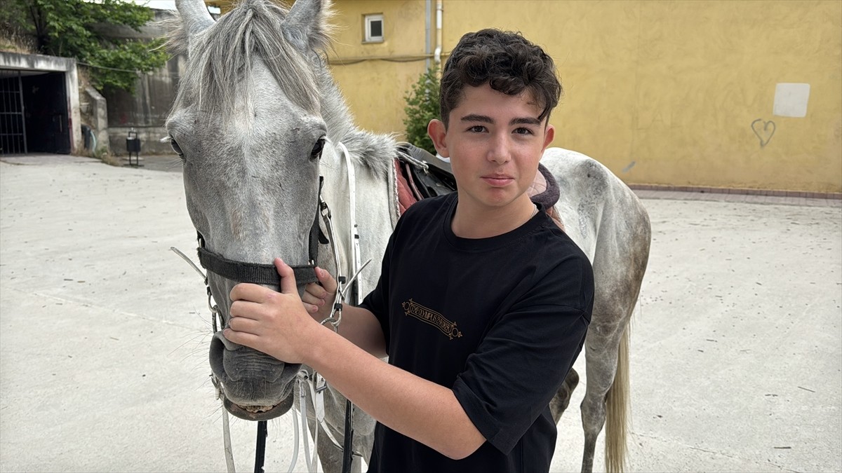 Karabük'ün Safranbolu ilçesinde biniciliğe meraklı olan 14 yaşındaki Baran Yalçınkaya'ya, girdiği...