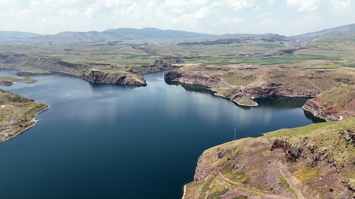 Kars'ın Sarıkamış ilçesindeki Karakurt HES Barajı'nın doluluk oranı, bölgede etkili olan...