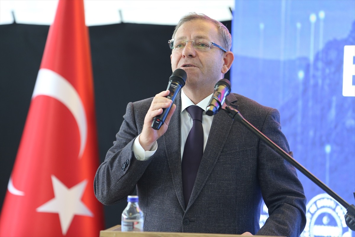 Kars'ta Türkiye ve Azerbaycan iş insanlarının katılımıyla "Serhat İlleri Bölgesel Ekonomik Forumu"...