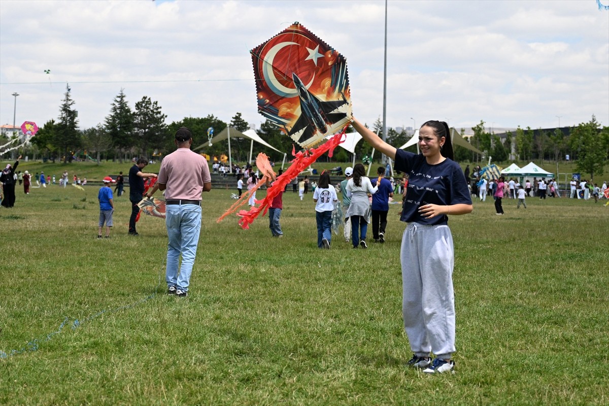 Kayseri Yeşilay Şubesince, Recep Tayyip Erdoğan Millet Bahçesi Büyük Etkinlik Alanı'nda "Uçurtmanı...