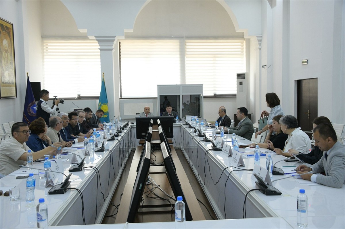 Kazakistan'ın Almatı şehrinde "Türk Dünyası ve Pir-i Türkistan: Yesevi Yolu ve Mirası" paneli...