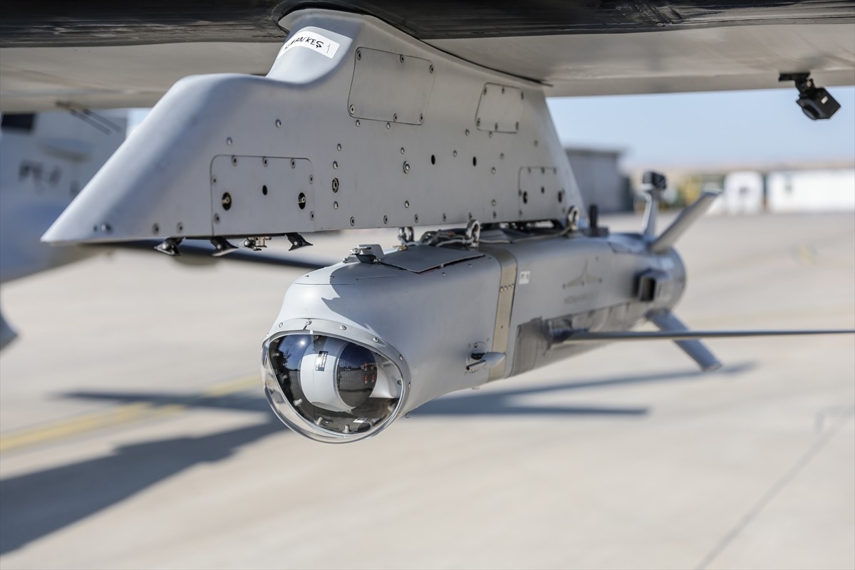 KEMANKEŞ 1 Yapay Zeka Tabanlı Mini Seyir Füzesi, Bayraktar AKINCI TİHA'dan yapılan atışlı testte...