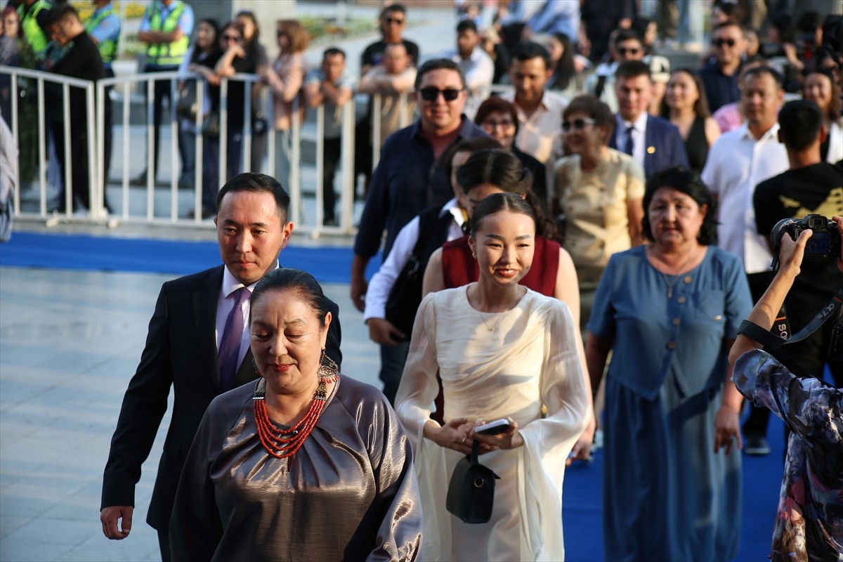 Kırgızistan'da 3. Uluslararası Bişkek Film Festivali, Cumhurbaşkanı Sadır Caparov'un himayesinde...