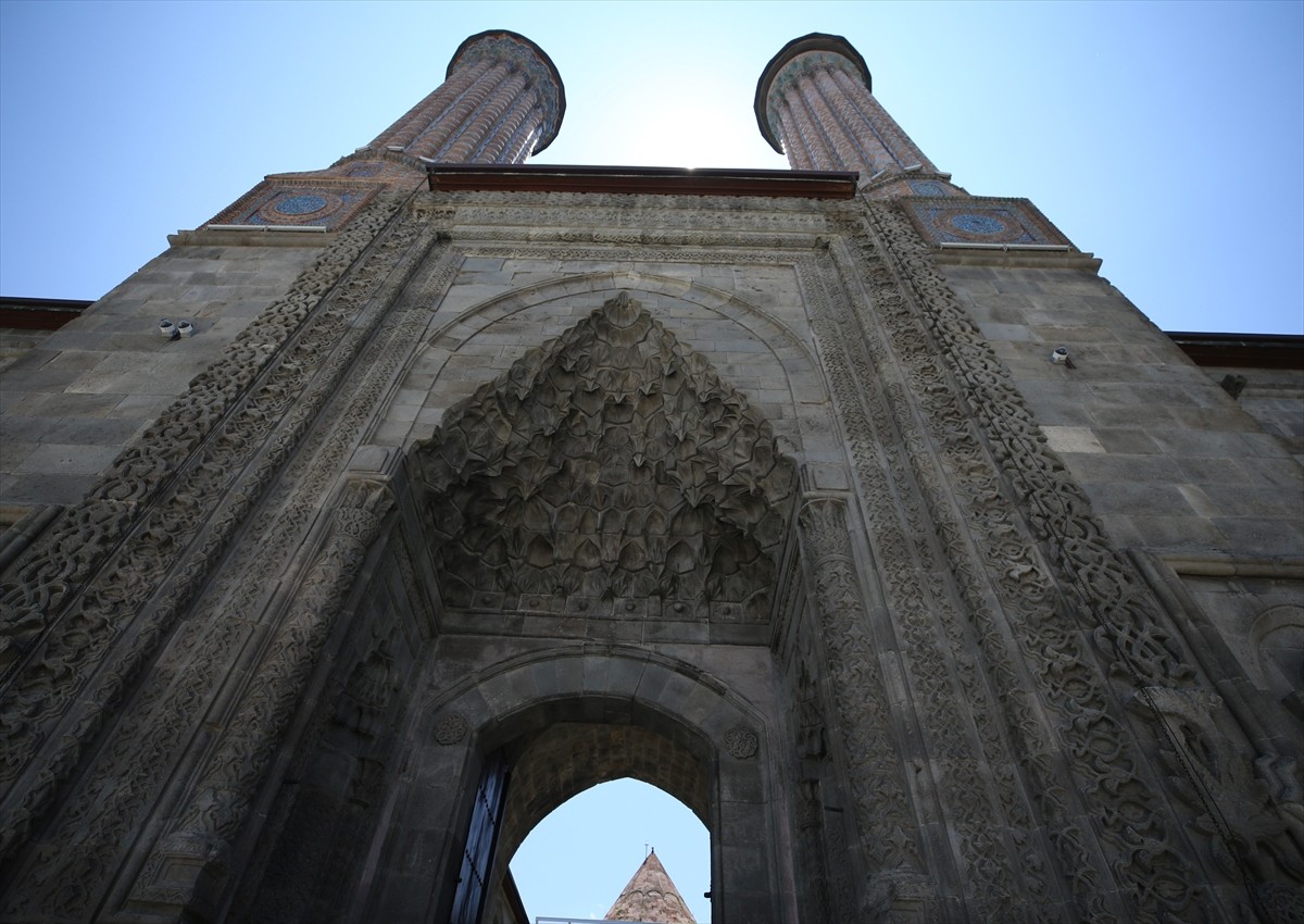 Kış turizmi ile öne çıkan Erzurum, tarihi yapıları, doğal güzellikleri, gastronomi kültürü ve...