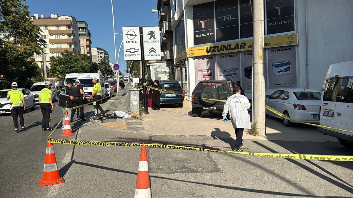 Kocaeli'nin Gebze ilçesinde panelvanın çarptığı bisikletli çocuk yaşamını yitirdi.