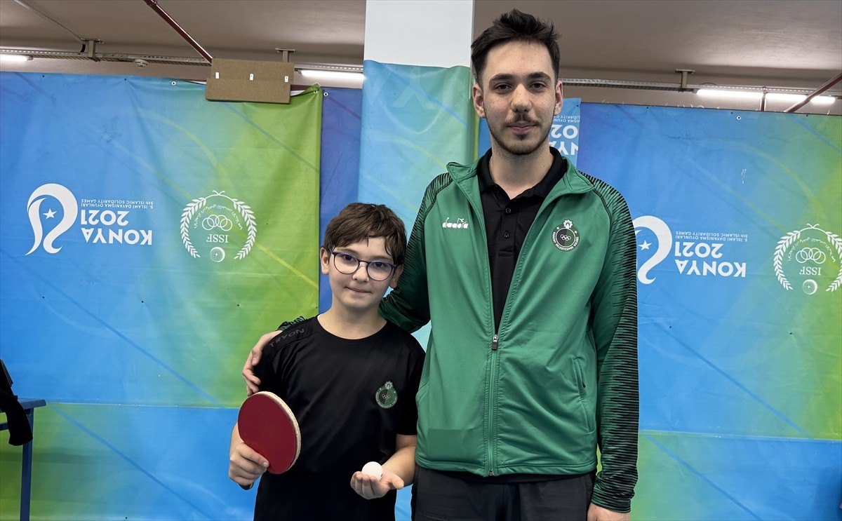 Konya'da serebral palsi hastalığına iyi gelmesi için başladığı masa tenisinde başarılı bir...