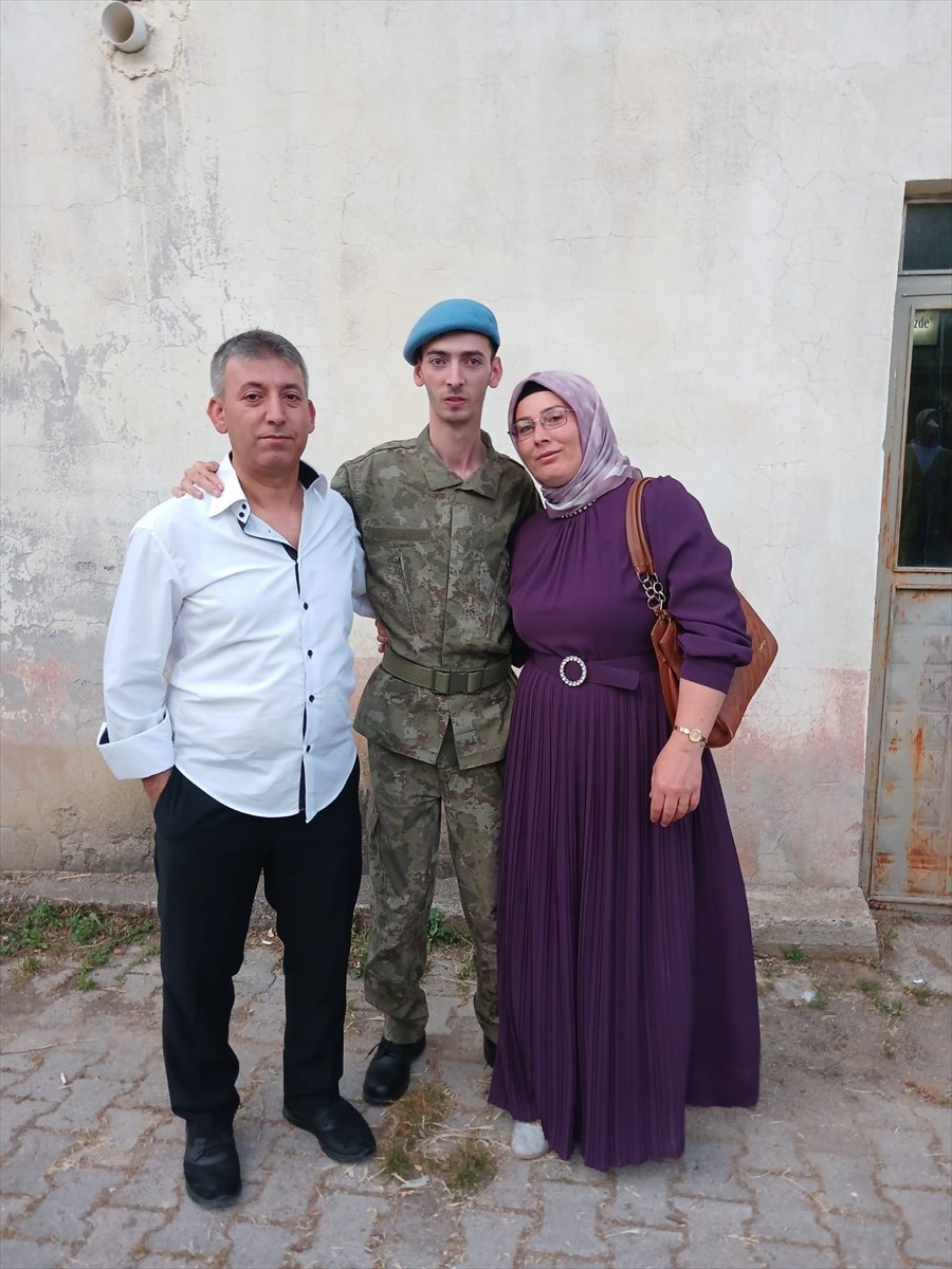 Konya'nın Seydişehir ilçesinde zihinsel engelli Ahmet Bezci'ye düzenlenen temsili asker...