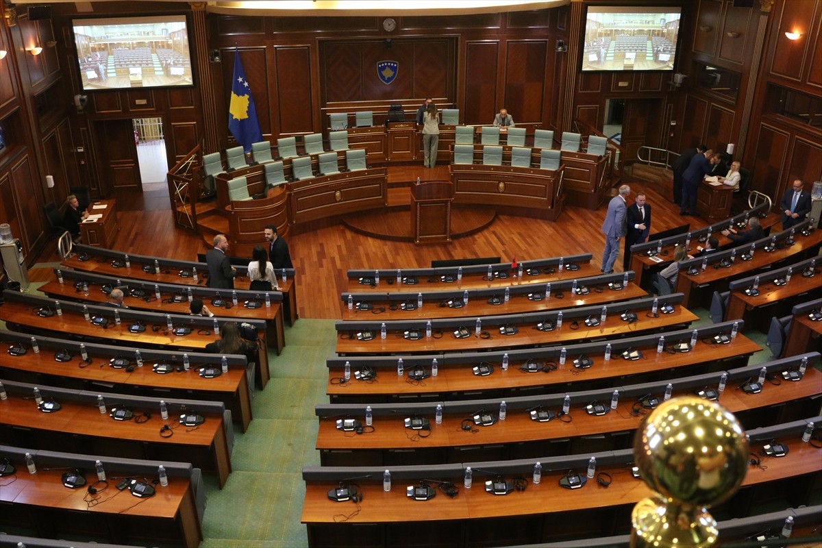Kosova'da 9 Şubat'taki genel seçimin üzerinden 4 ay geçmesine rağmen meclis başkanının...