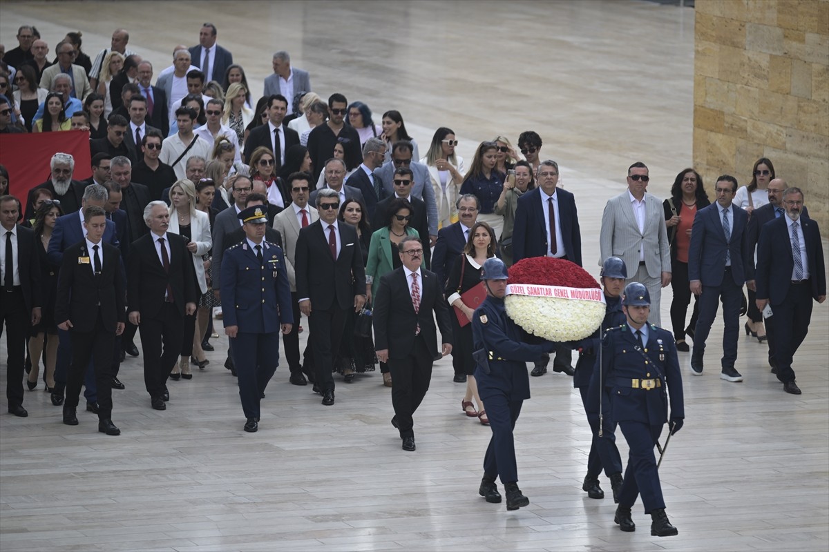 Kültür ve Turizm Bakanlığı Güzel Sanatlar Genel Müdürü Ömer Faruk Belviranlı ve beraberindeki...