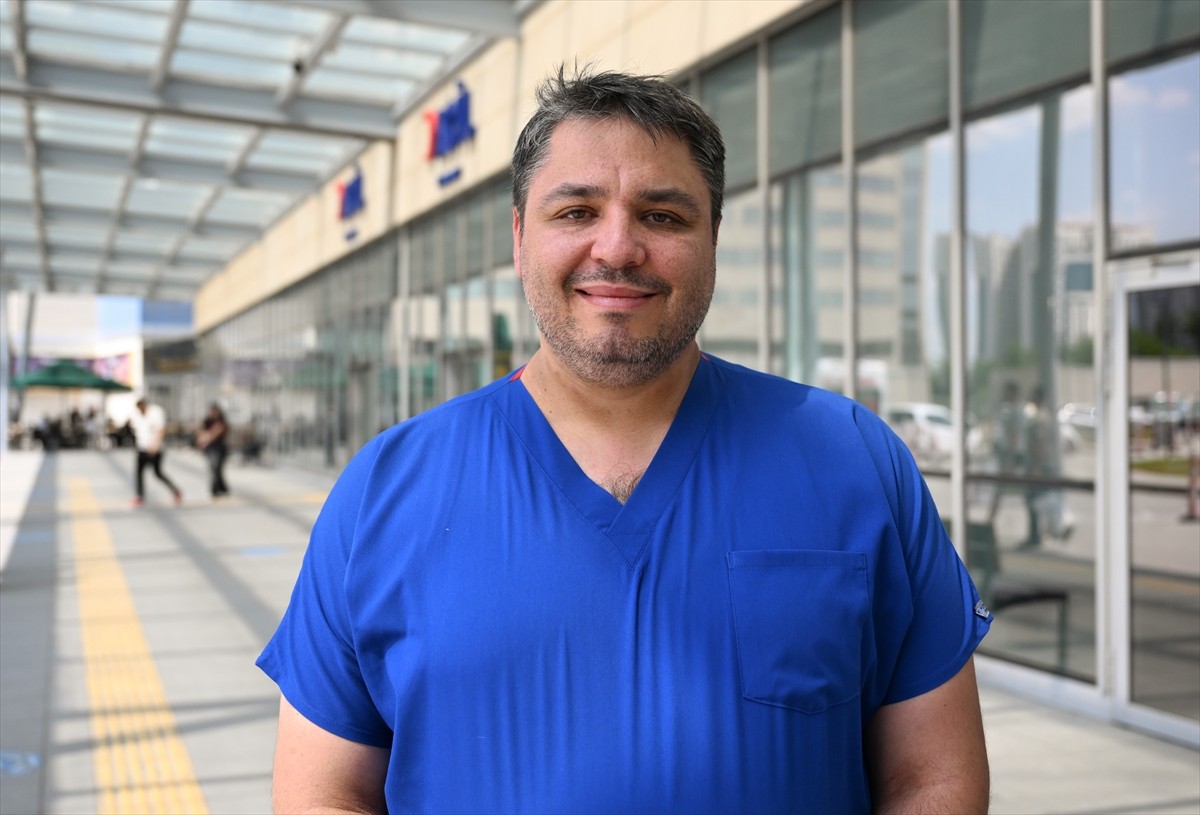 Kurban Bayramı'nın ilk gününde kurban kesmeye çalışırken yaralanan çok sayıda kişi hastanelere...