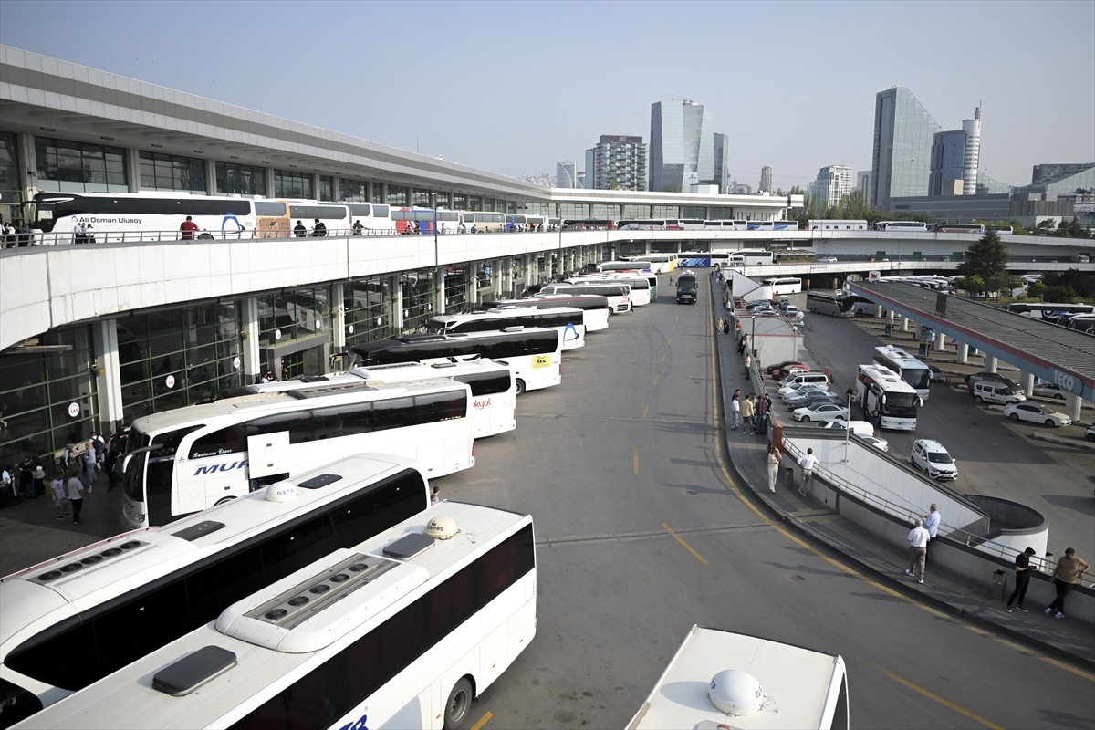 Kurban Bayramı tatilini memleketlerinde ya da tatil beldelerinde geçirmek isteyenler, Ankara...