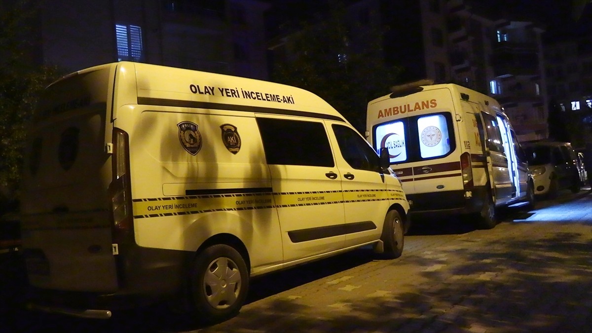 Kütahya'nın Tavşanlı ilçesinde 19 yaşındaki genç kız, kardeşinin oynadığı tabancanın ateş alması...