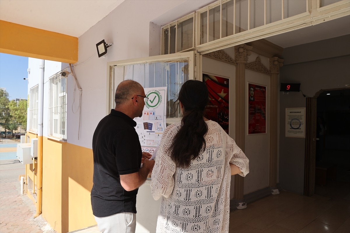 Mardin'in Kızıltepe ilçesinde 49 yaşındaki Ahmet Cengiz, Yükseköğretim Kurumları Sınavı'na (YKS)...