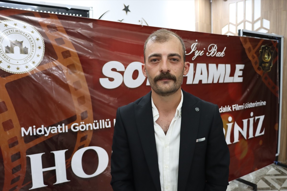 Mardin'in Midyat ilçesinde gönüllü gençler, sanal kumar ve bağımlılık konusunda farkındalık...