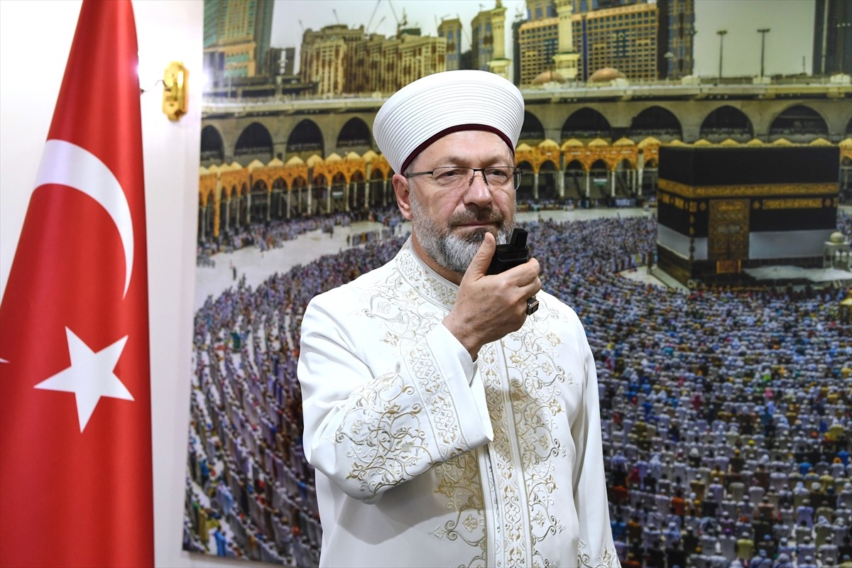 Mekke'de bulunan 84 bin 942 Türk hacı adayının Arafat'a intikali, Diyanet İşleri Başkanı Ali...