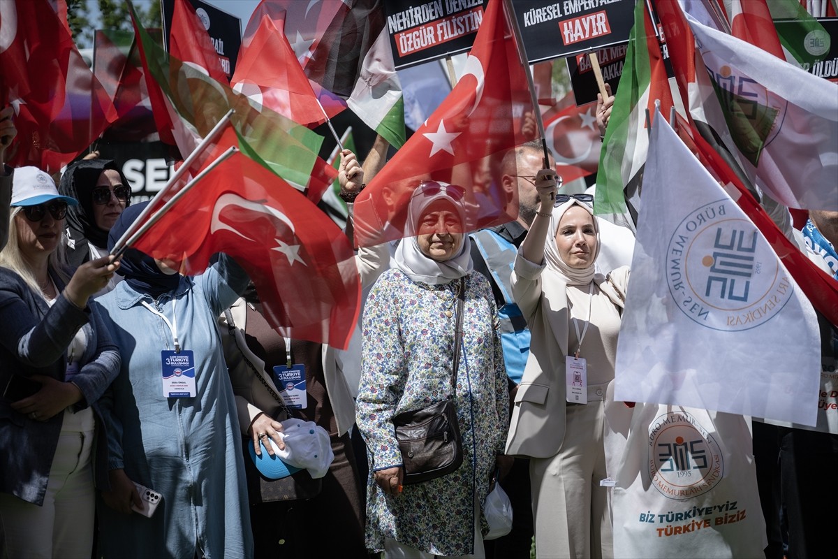 Memur Sendikaları Konfederasyonu'na bağlı Büro Memur-Sen üyeleri, başkanlar kurulu ve Ankara...