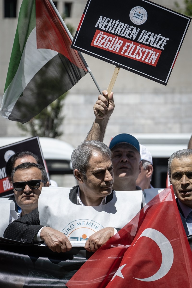 Memur Sendikaları Konfederasyonu'na bağlı Büro Memur-Sen üyeleri, başkanlar kurulu ve Ankara...