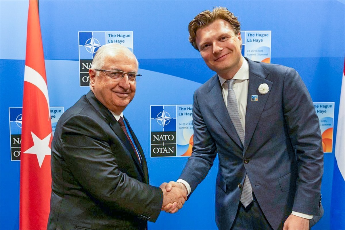 Milli Savunma Bakanı Yaşar Güler, Hollanda Savunma Bakanı Ruben Brekelmans ile Lahey'de ikili...