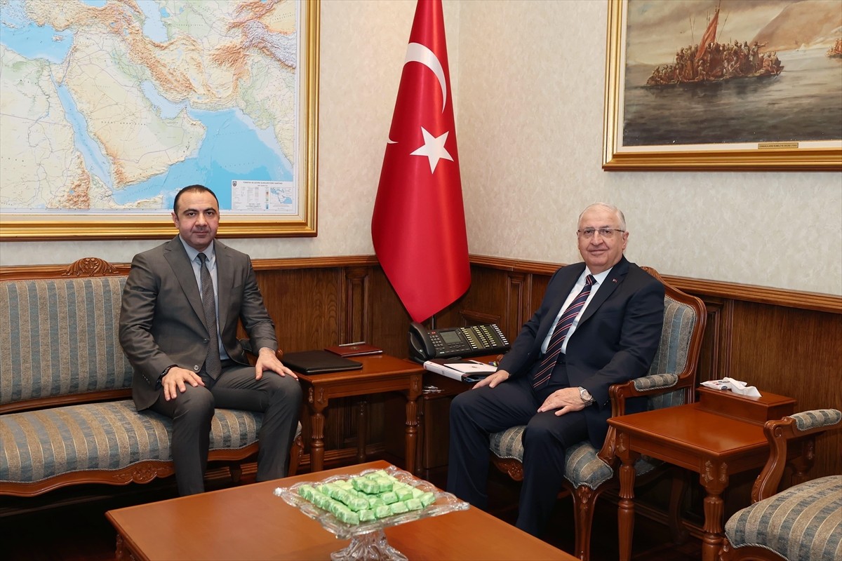 Milli Savunma Bakanı Yaşar Güler (sağda), Azerbaycan İstihbarat Başkanı Korgeneral Orhan...