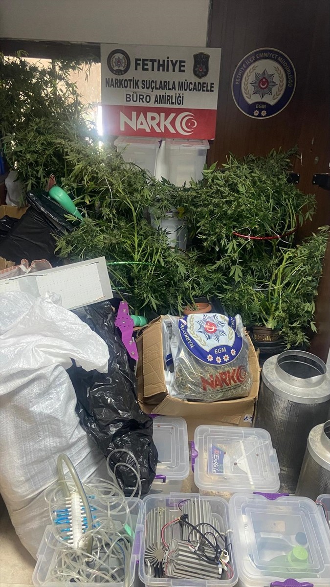 Muğla'nın Fethiye ilçesinde iklimlendirme sistemiyle uyuşturucu üreten 7 şüpheliden 5’i...